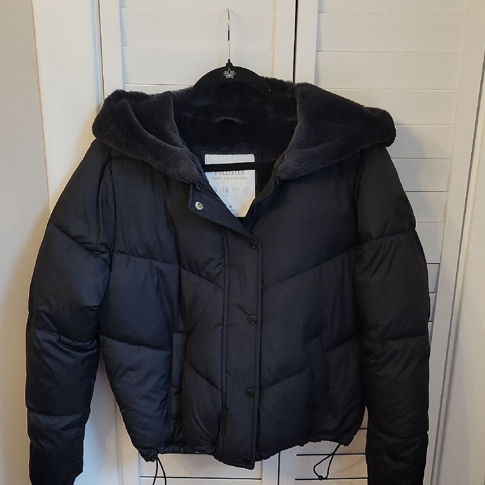 Hollister Women's Dark Puffer Jacket NWT